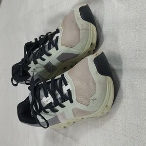 On Cloudrunner Grey Mint Green Gym Sneaker Running Sneakers Womens Size 8.5